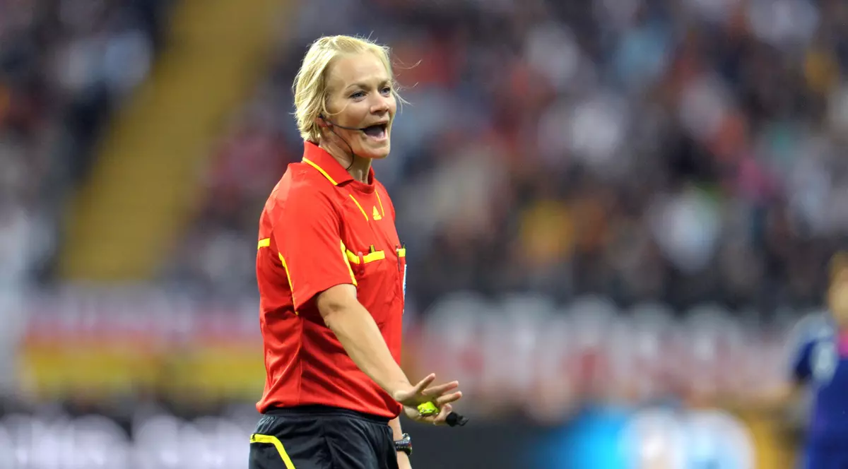 Guardiola, spaima femeilor. A urlat la arbitrul de rezervă al meciului Gladbach - Bayern 0-0!