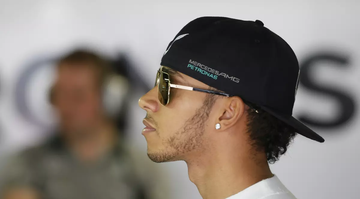 Lewis Hamilton a comis-o! Iubita lui a luat foc / FOTO