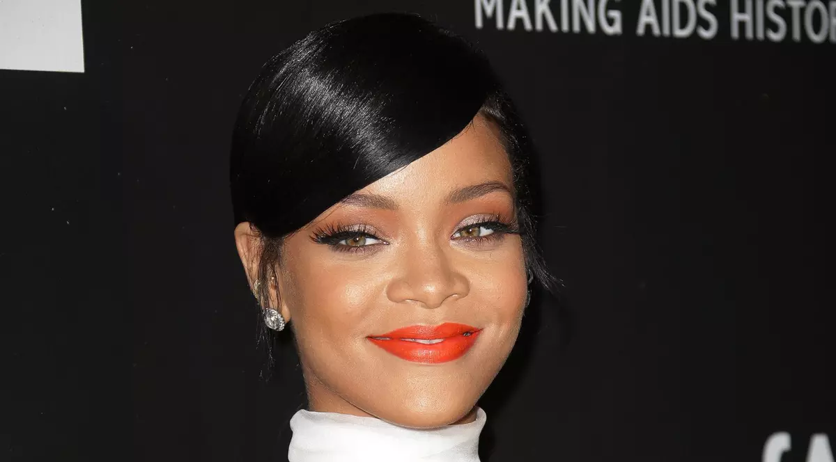 RIHANNA A ŞOCAT DIN NOU! SFÂRCURILE EI au fost ATRACŢIA PRINCIPALĂ LA UN EVENIMENT DE GALĂ | FOTO