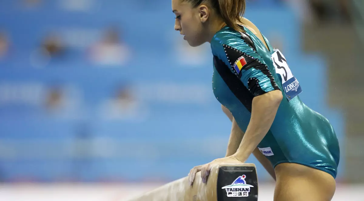 Larisa Iordache, emoționată în timpul exercițiului la bârnă: ”Am simțit că mi s-a înmuiat piciorul!”