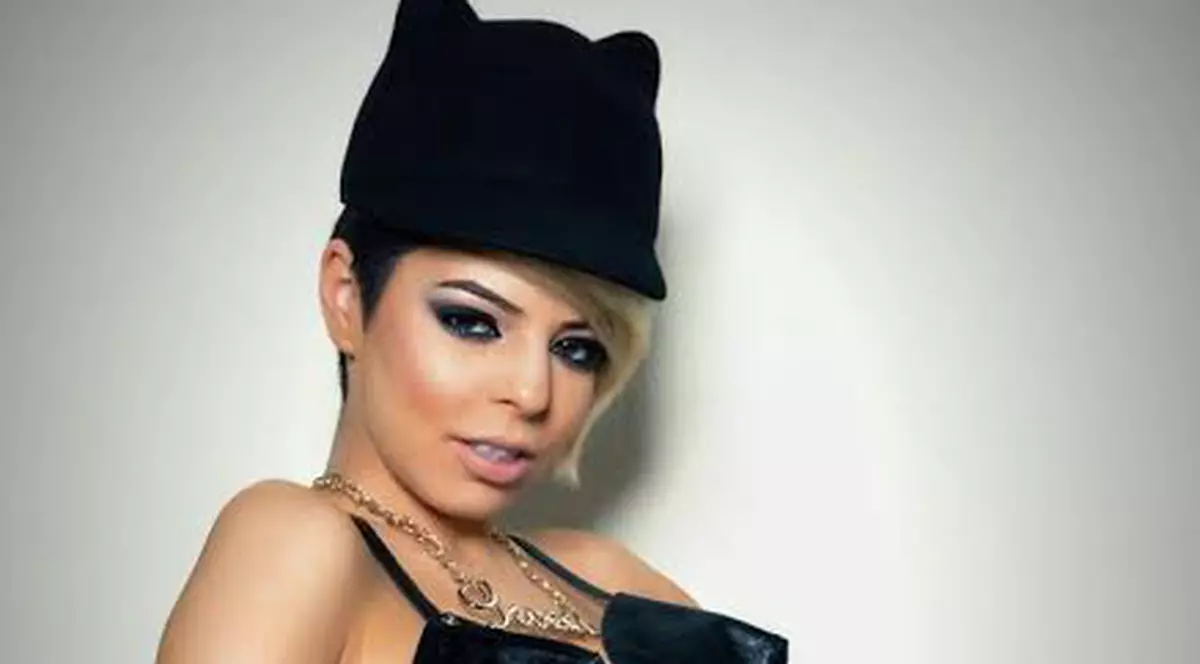 PREMIERĂ LIBERTATEA.RO | Iulia Dumitrache lansează "SUPERSONIC", alături de trupa Hot Play