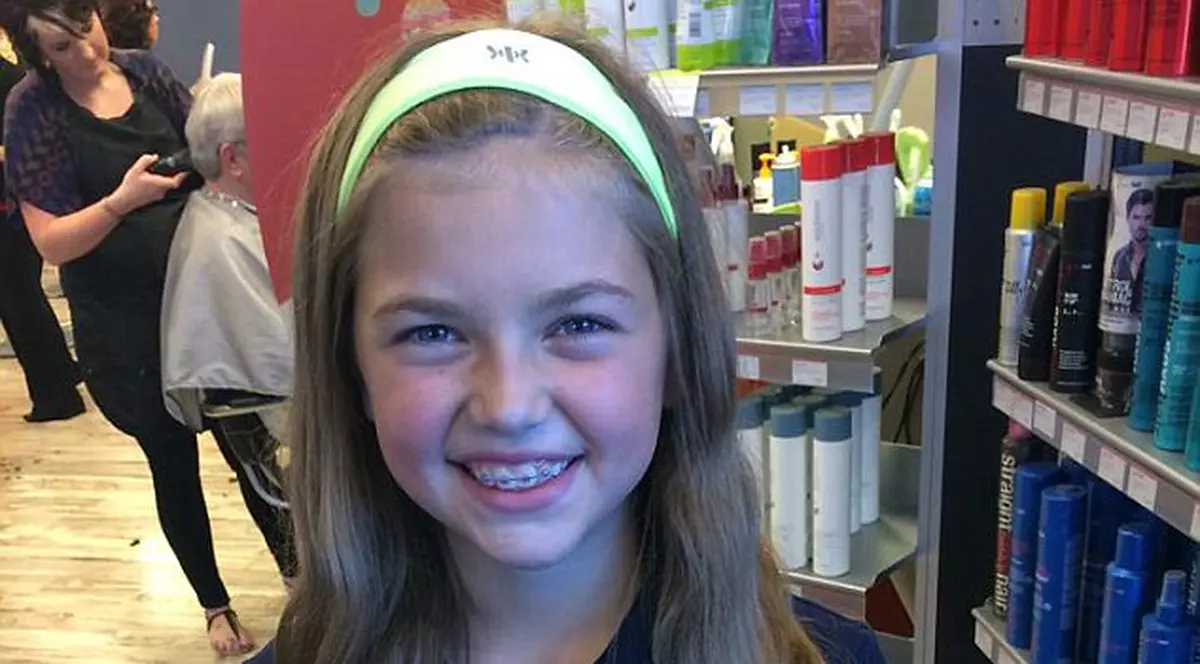 O fetiţă şi-a TĂIAT PĂRUL pentru a-l DONA bolnavilor de CANCER. Ce i s-a ÎNTÂMPLAT după este de NEIMAGINAT