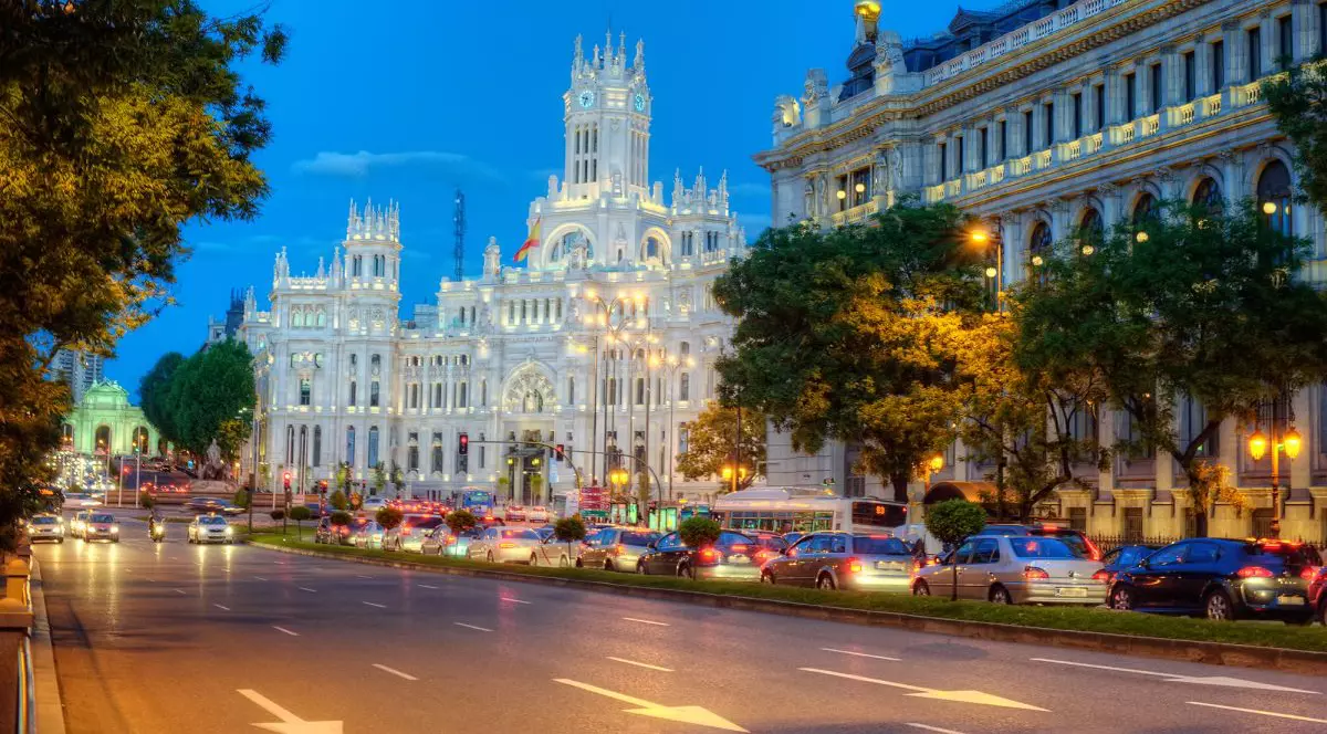 Vacanţă cu miros de paella în Madrid!