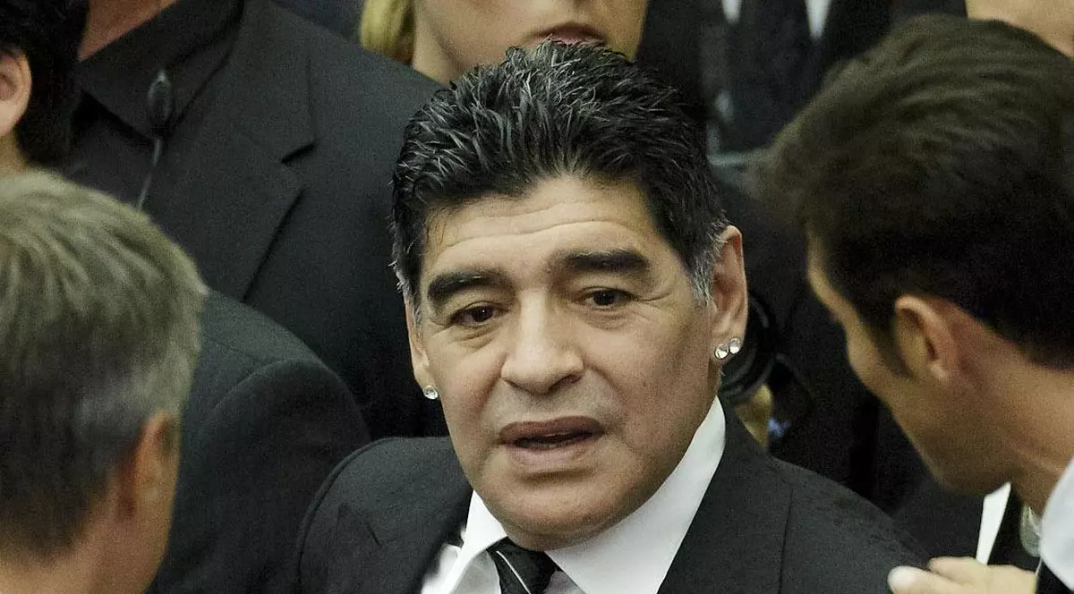 Maradona e bun şi la BOX! A fost filmat în timp ce îşi bate IUBITA! | VIDEO
