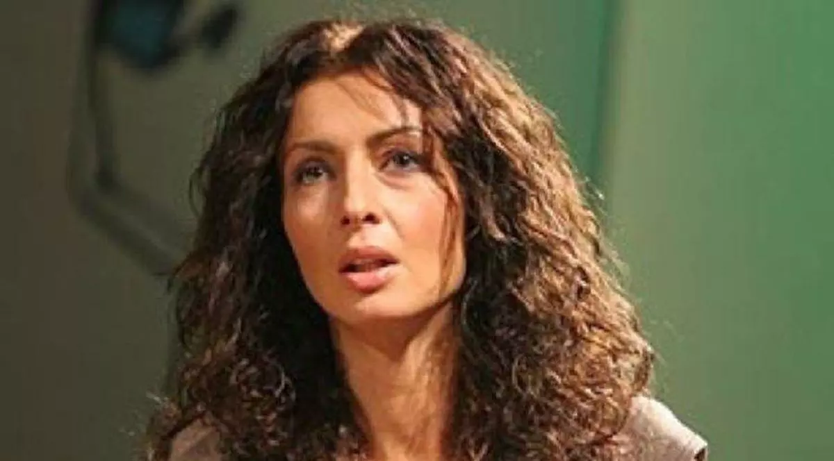 O VEDETĂ de la NOI NU ŞI-A TERMINAT STUDIILE şi SE COMPARĂ cu RĂDULEASCA!