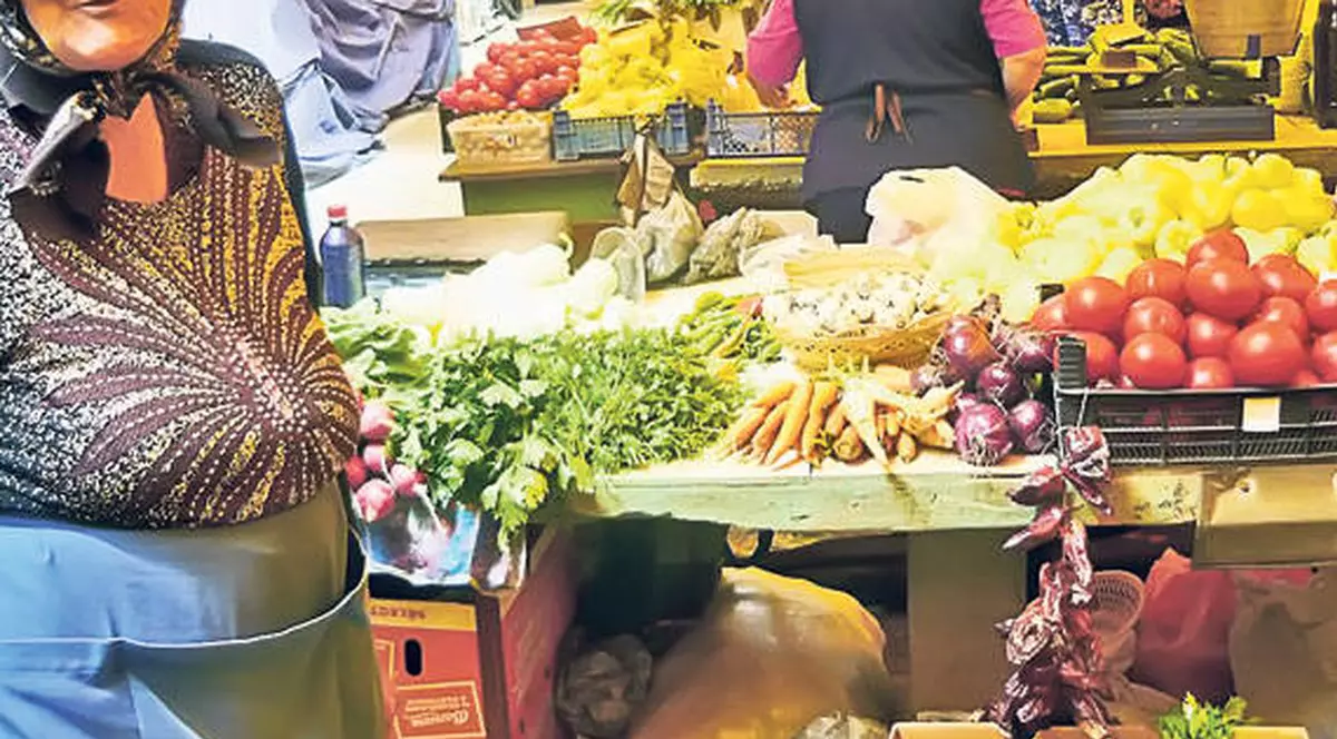 AVERTISMENT: Ouăle şi legumele DE LA ŢĂRANI conţin METALE GRELE şi substanţe CANGERIGENE. CARE este EXPLICAŢIA