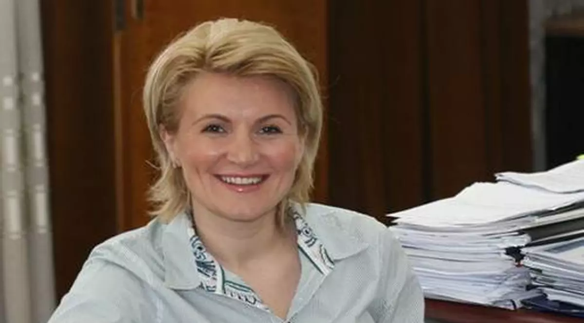 GAFA care o poate costa cariera politică! Pe scenă cu Iohannis, Andreea Paul Vass strigă: "VOTAŢI VICTOR PONTA!" | VIDEO