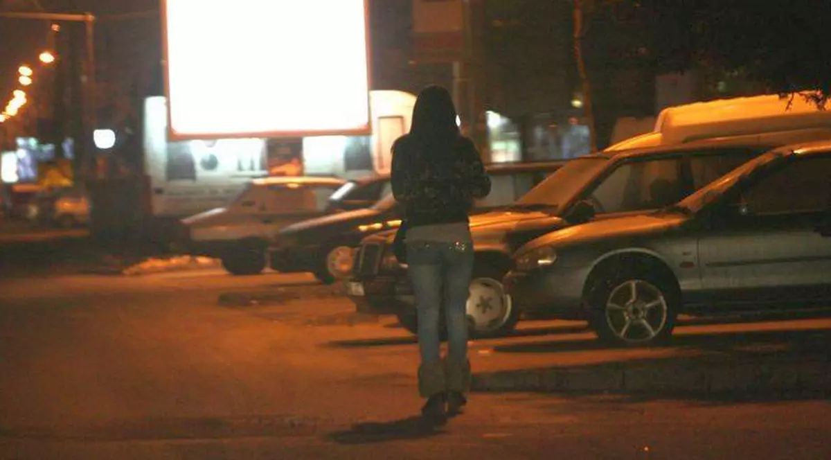 Timișorean condamnat pentru proxenetism, după ce și-a trimis iubita „la produs” și a cheltuit banii pe haine și cosmetice