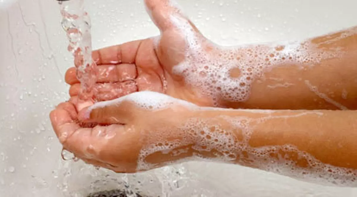 Săpunul antibacterian NU ESTE BUN în lupta cu virusurile!