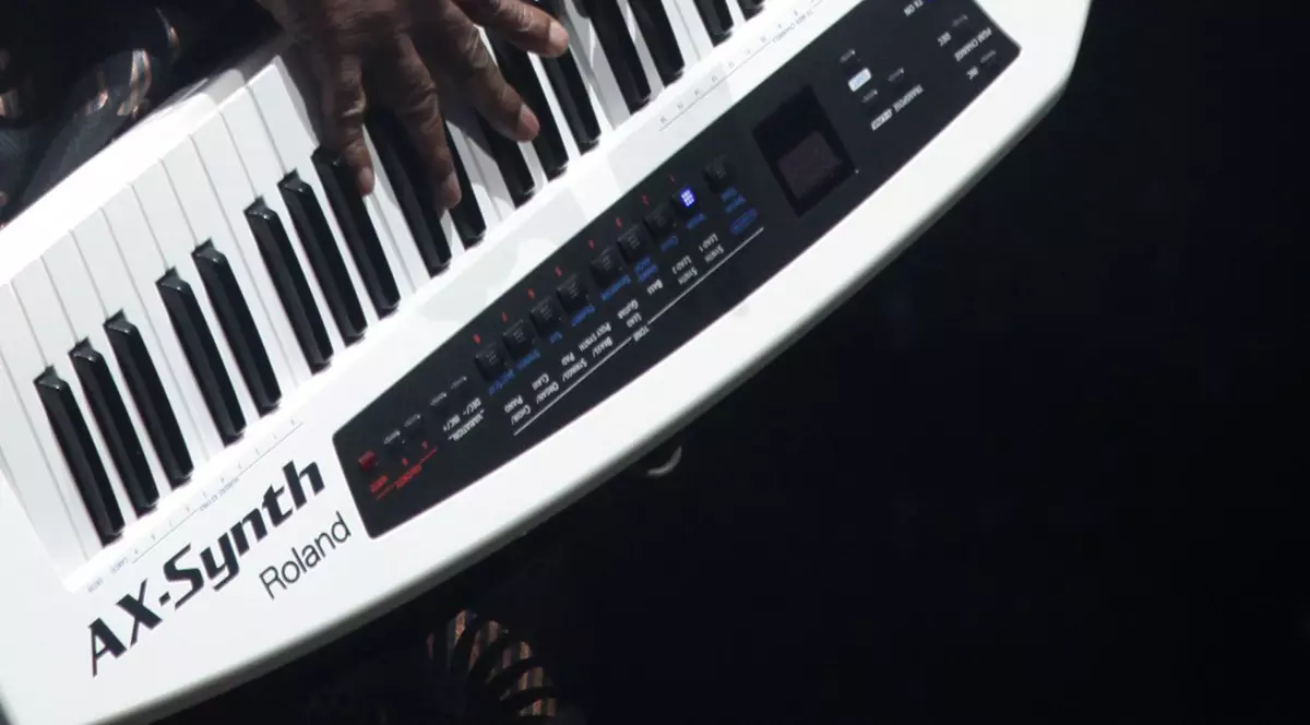 CÂNTĂREŢ LEGENDAR, TATĂ pentru a OPTA OARĂ. De data asta ARE TRIPLEŢI