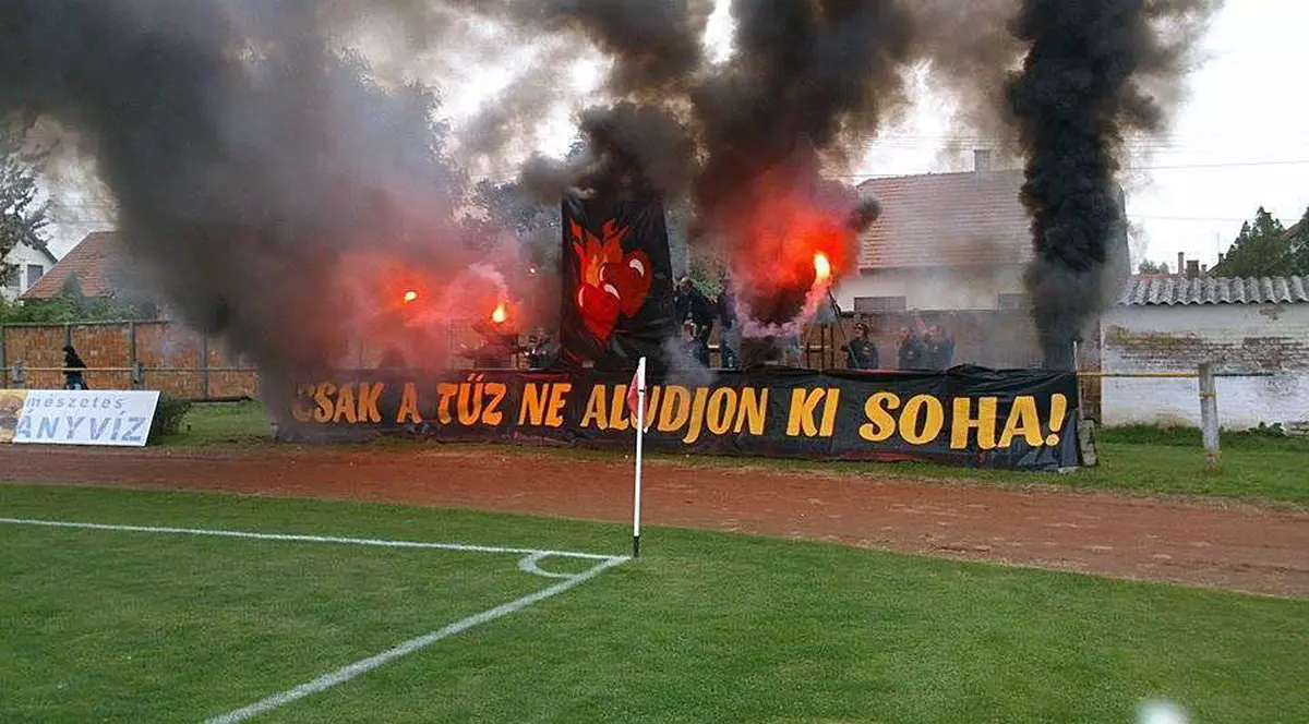 GALERIE FOTO / INCENDIAR. Ce MUNIŢIE şi-au pregătit huliganii maghiari