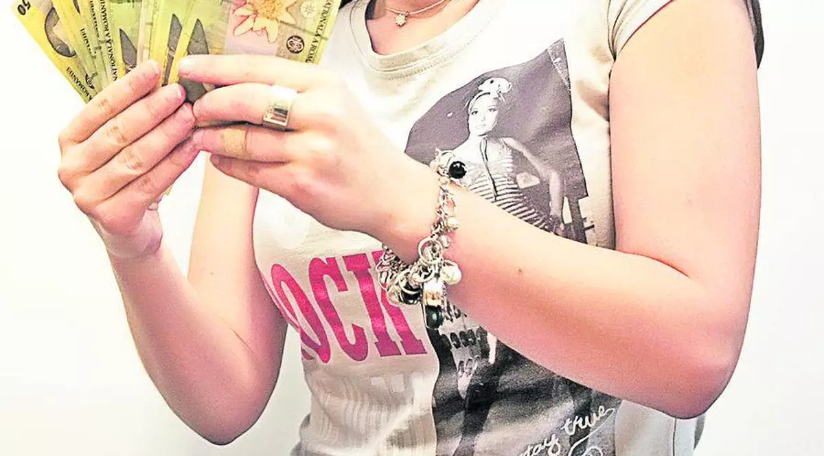 BANI ÎN AVANS pentru bugetarii cu SALARII TĂIATE