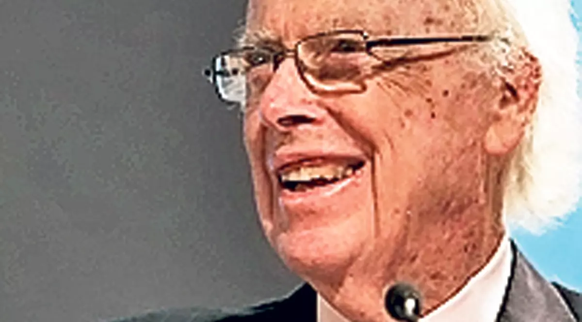 James Watson îşi scoate medalia Nobel la licitaţie