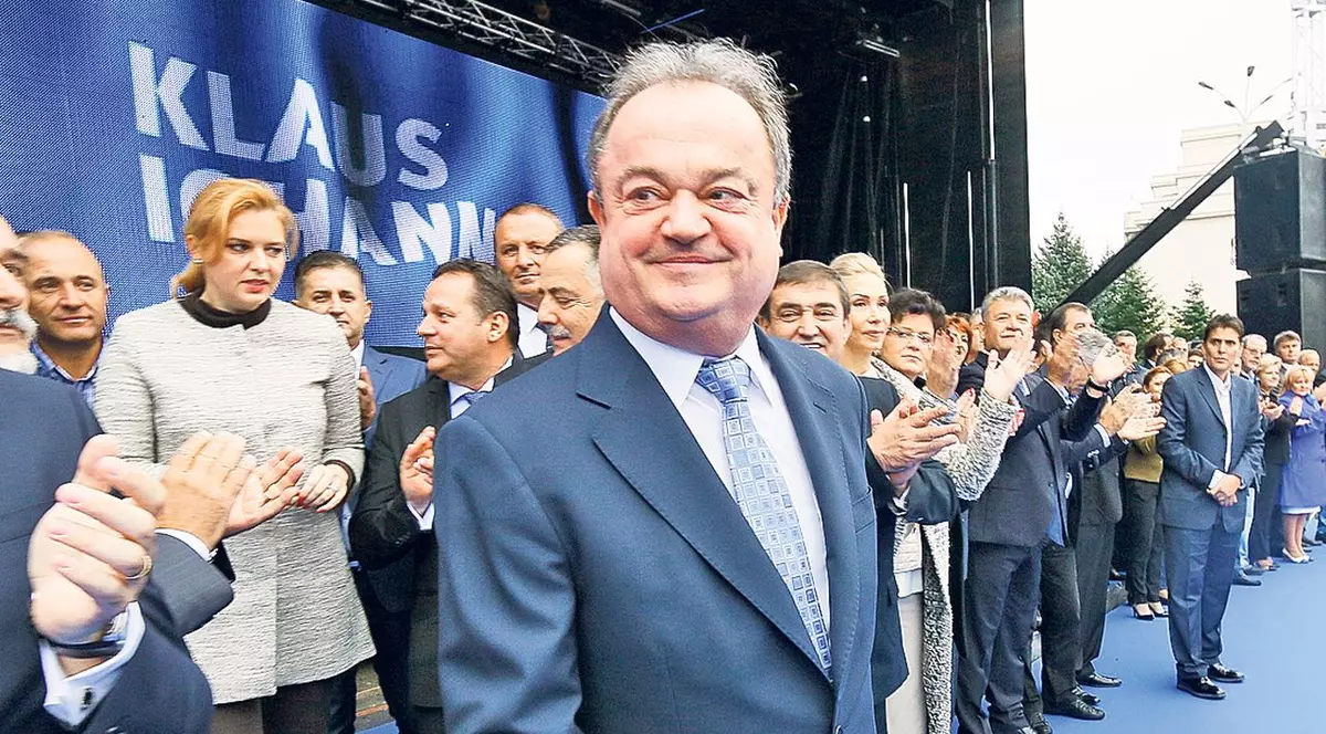 Blaga spune că parlamentarii PNL ar trebui să nu voteze moțiunea