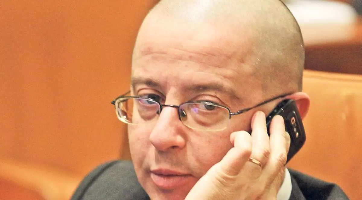 Primarii traseişti, traşi pe dreapta