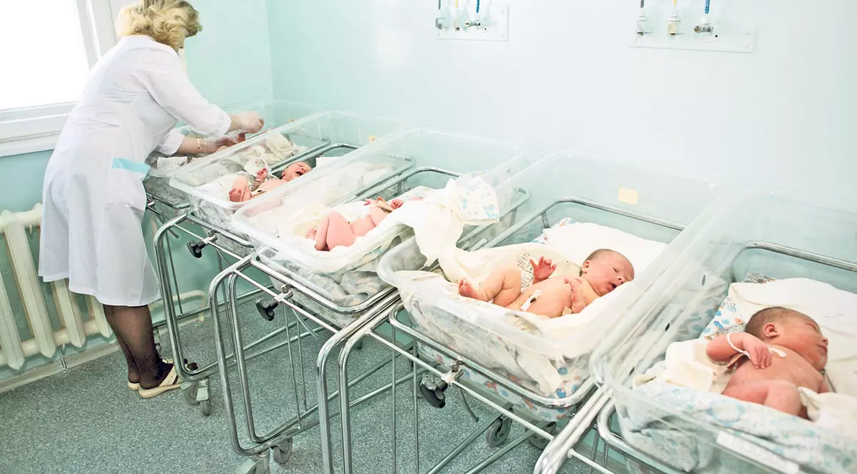 10.000 de mame adolescente! În fiecare an, statisticile din România pictează realitatea în culori sumbre