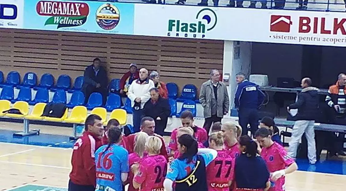 După o repriză slabă și una perfectă, Corona se păstrează în umărirea liderilor ligii feminine. Ploieștiul a bătut Mureșul