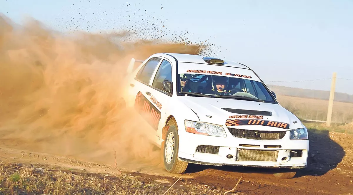 Fii şofer meseriaş! În România, există mai multe şcoli de pilotaj şi conducere defensivă care te ajută să te perfecţionezi