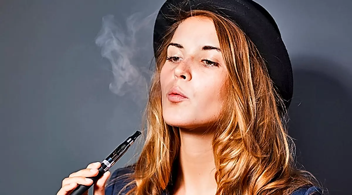 Computerele, în pericol din cauza ţigărilor electronice din China!