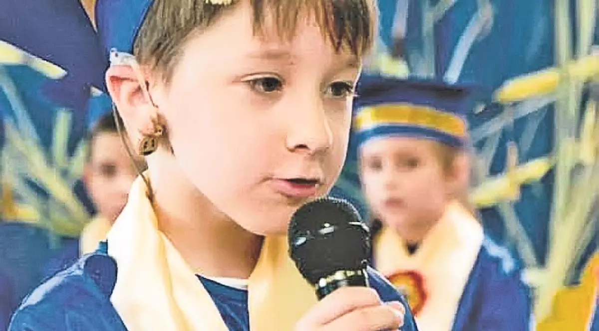 Cristian are nevoie de implant cohlear! Băieţelul a fost diagnosticat cu hipoacuzie bilaterală