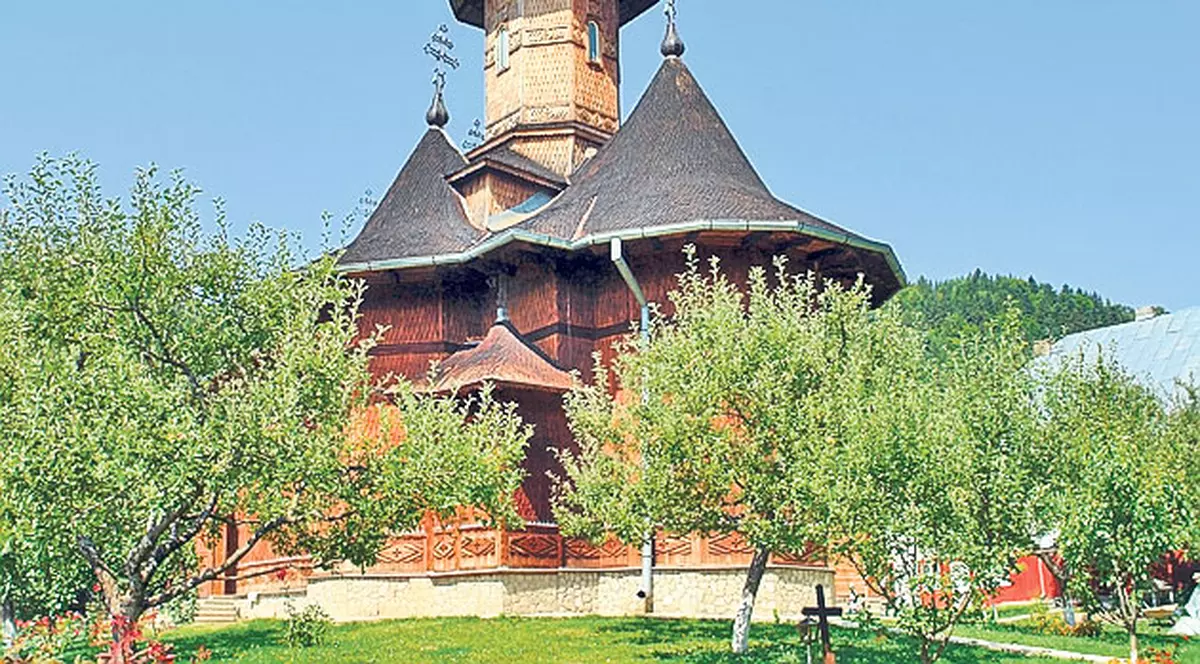 Două chilii ale Mănăstirii Agapia au fost distruse de un incendiu