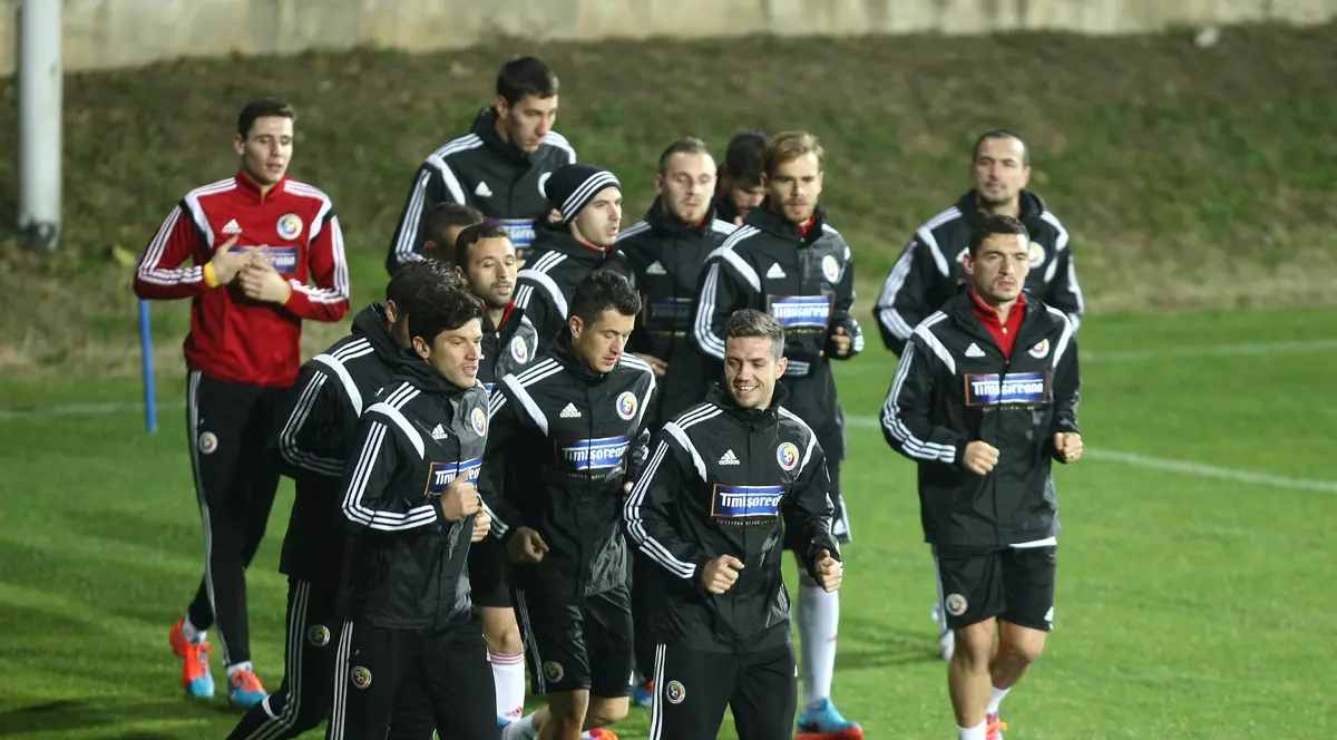  GALERIE FOTO / Iordănescu impune iarăşi regimul cazon