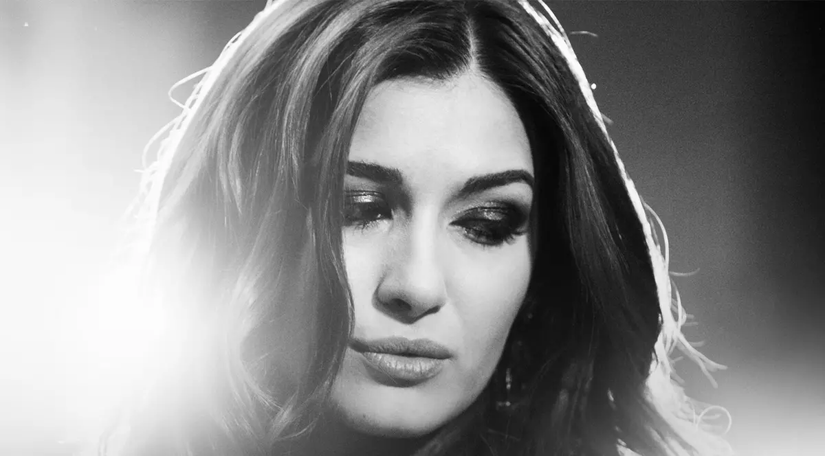 PREMIERĂ LIBERTATEA.RO | Alina Eremia lansează un nou videoclip - "Când luminile se sting" | VIDEO