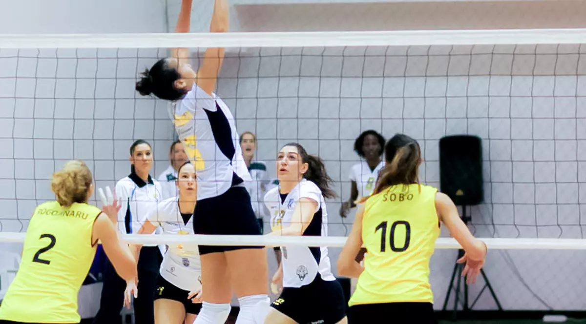 CSM București nu a pierdut niciun set în 5 etape! Clujencele, învinse din cauză că nu au avut legitimațiile