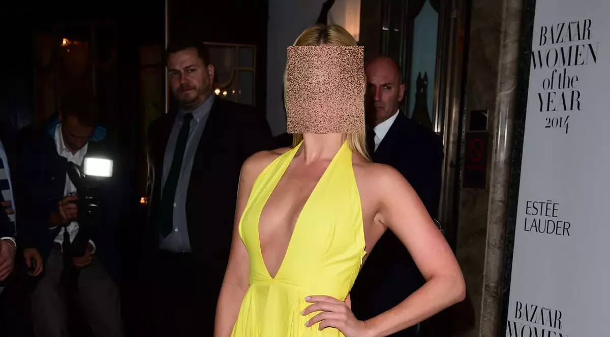 Gafă de zile mari! Actriţă celebră de la Hollywood, cu sfârcul la vedere pe covorul roşu | FOTO