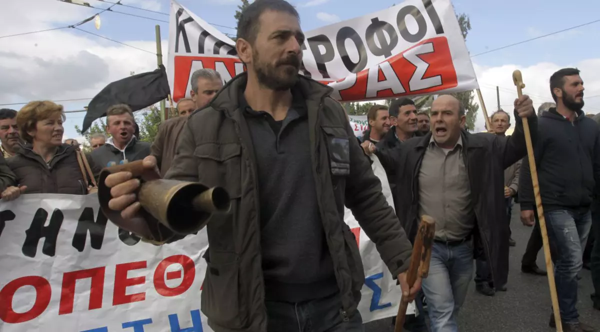 Grecia, paralizată de o grevă generală! Tarom anulează cursele de linie spre Atena şi Salonic