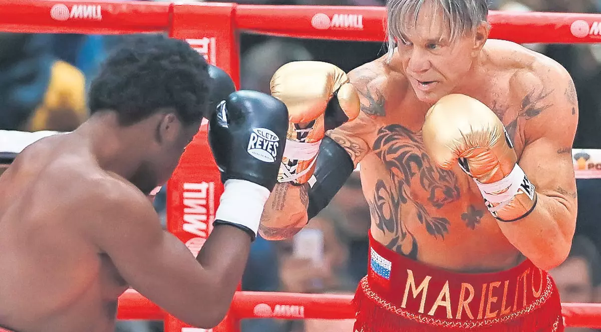 Plătit să se lase bătut | Învinsul lui Mickey Rourke din gala de la Moscova doarme de 18 luni prin parcurile din California!