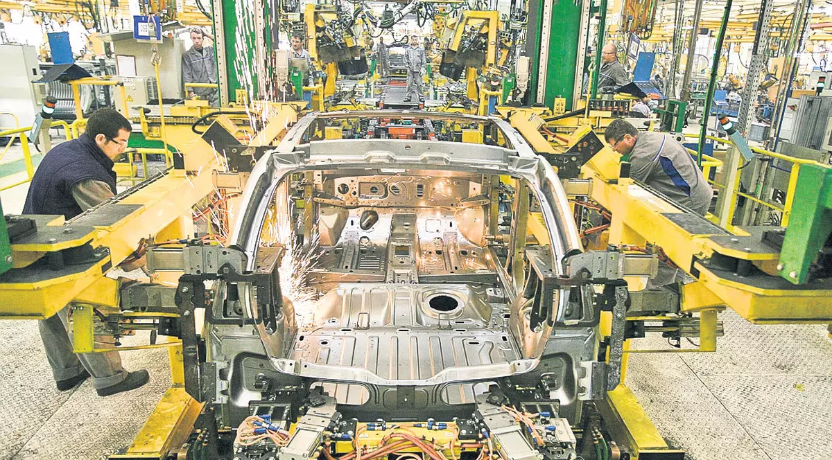 Concurență pentru fabrica de la Mioveni | Algerienii au pornit producția de Logan!