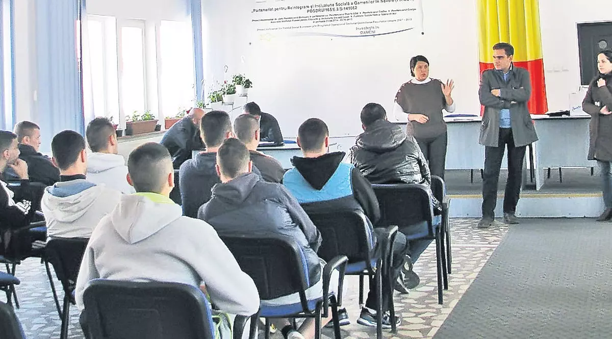 Pușcăriașii s-au apucat de floricultură