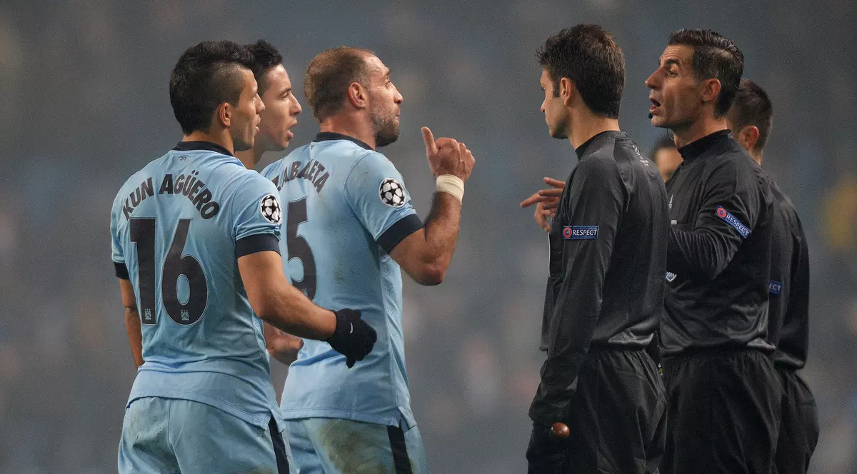 Arbitrii adiționali revin în fotbalul românesc. Cine va suporta costurile