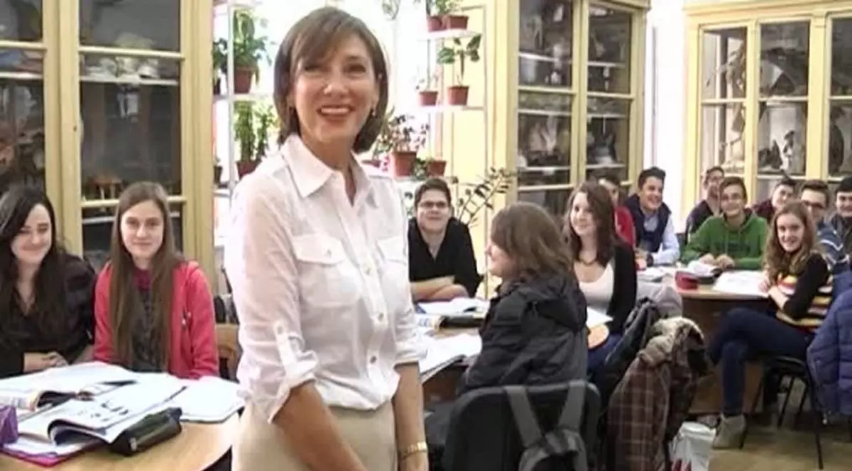 Carmen Iohannis vrea să fie în CONTINUARE PROFESOARĂ. MOTIVUL pentru care PRIMA DOAMNĂ NU POATE LUCRA în BUCUREȘTI 