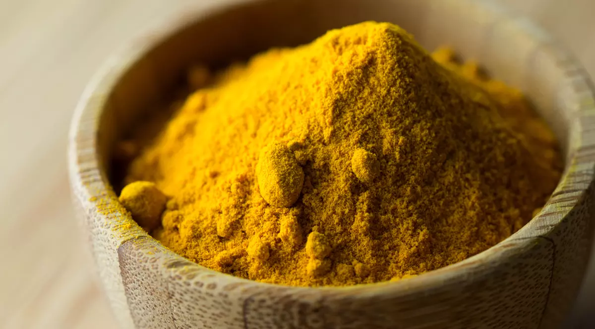 Scapă de riduri, coșuri și cearcăne cu un singur ingredient