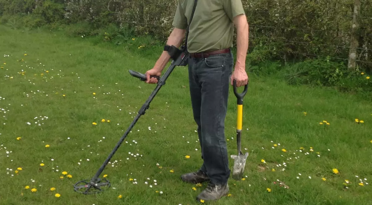 A găsit o adevărată comoară pe câmp, dar nu a știut ce este timp de 12 ani! Acum este un om bogat