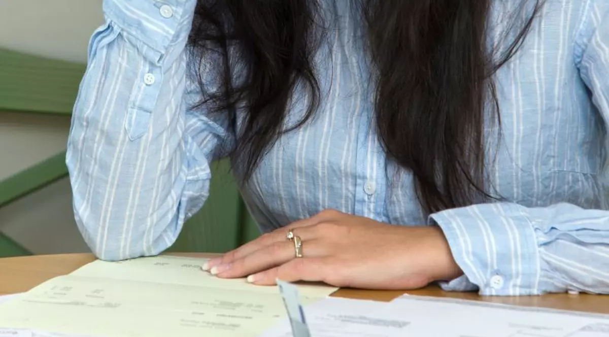 Suntem datori vânduţi! Peste jumătate de milion de români are restanţe la rate