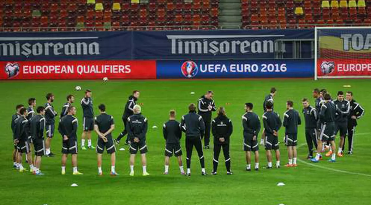 VIDEO / Poftiţi în cantonamentul adversarilor din această seară