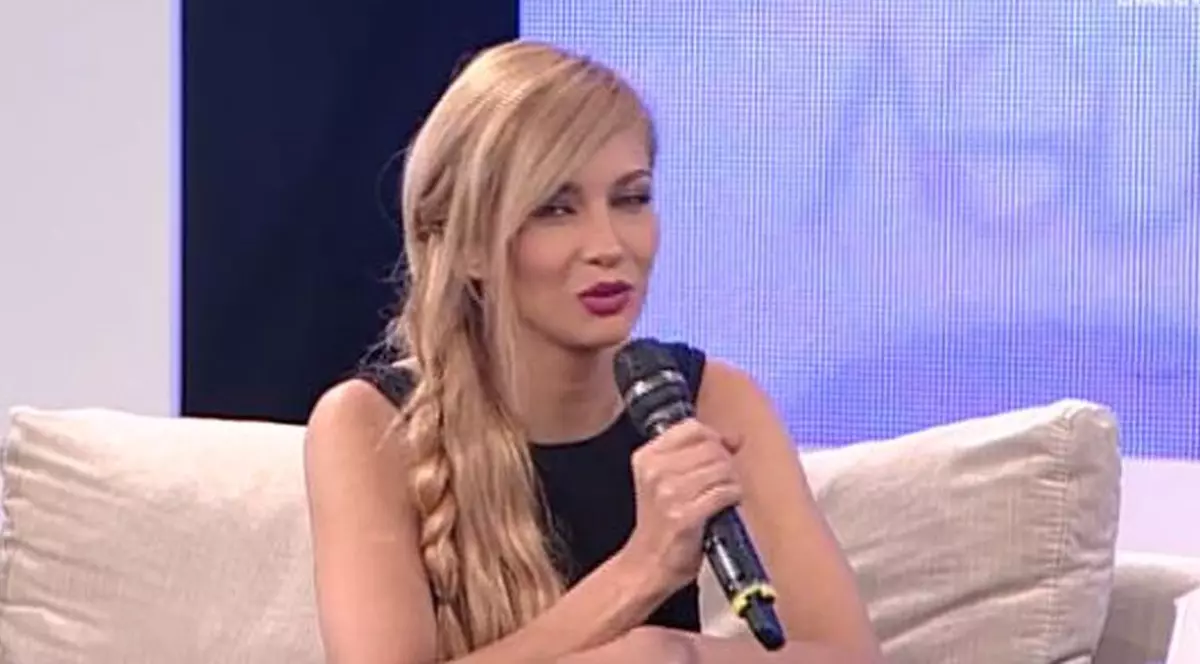 LORA: ”Pe MINE mă VEȚI VEDEA PLÂNGÂND din DOUĂ MOTIVE!”