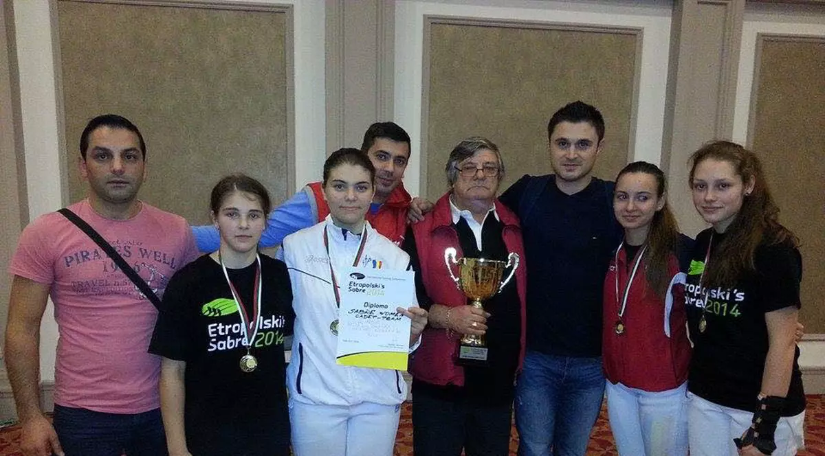 FOTO / România câştigat etapa a patra a Circuitului European de sabie cadeți!