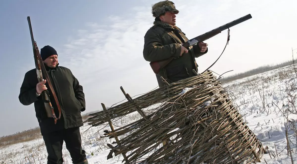 Ioan Niculae a ajuns pe prima pagină din Daily Mail! Englezii, scandalizați de elefantul împușcat și împăiat de miliardarul român