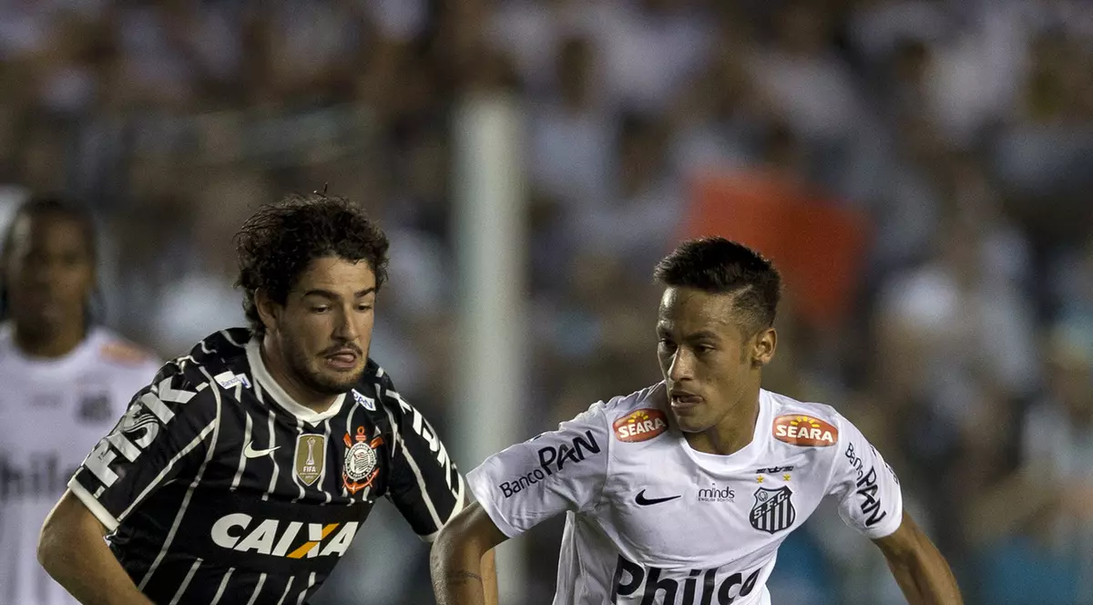 FOTO & VIDEO / Despărţit de fiica lui Berlusconi, Pato se iubeşte cu un super-model