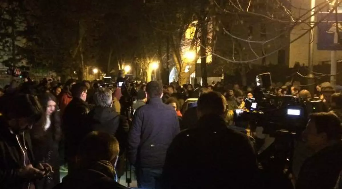 PROTEST în faţa Ministerului de Externe, în semn de solidaritate faţă de ROMÂNII din Diaspora, UMILIŢI LA VOT