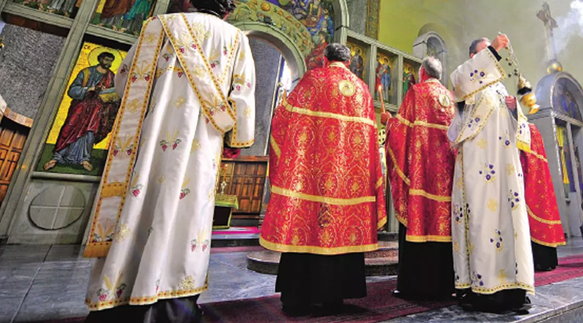 Preoții vor semna un „act de onestitate si fidelitate” față de Biserică. Ce vor promite slujitorii Domnului