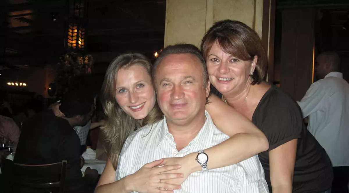 EXCLUSIV / La o zi după Nadia, o altă gimnastă de EXCEPŢIE îşi serbează ziua de naştere. ^Cu ce bunătăţi se pregăteşte Teodora Ungureanu să-şi întâmpine oaspeţii. Ce o face cel mai FERICITĂ la vârsta de 54 de ani