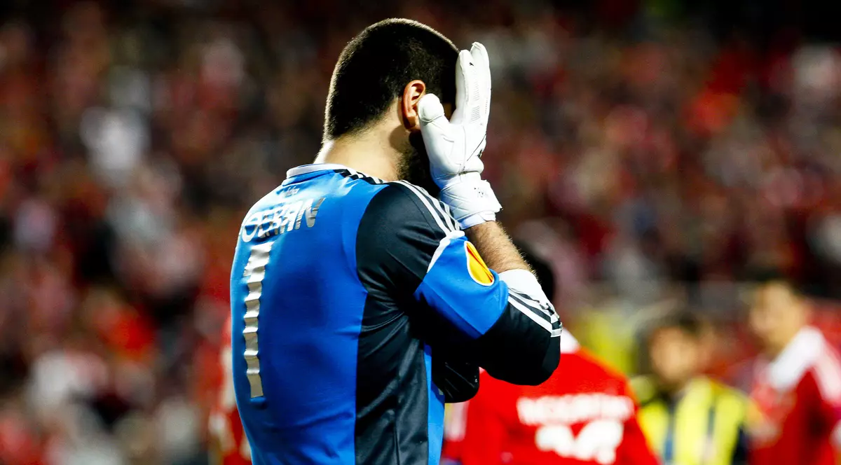 Nebunie în fotbalul turc! Atac armat asupra autocarului echipei Fener