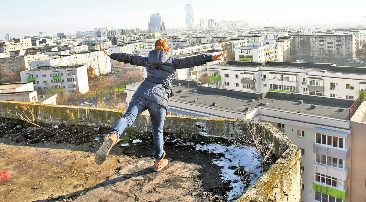 Opriţi mania ruinelor! Clădirile părăsite sunt pline de adolescenţi care îşi riscă viaţa pentru a-şi face poze artistice