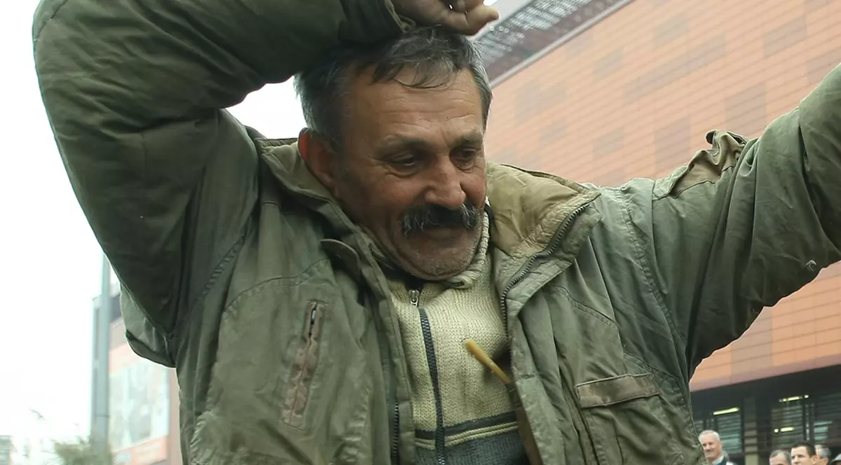 PANICĂ printre cheflii! Aoleu, ce mă fac, DOAMNE, eu? Se SCUMPEȘTE țuica mea!