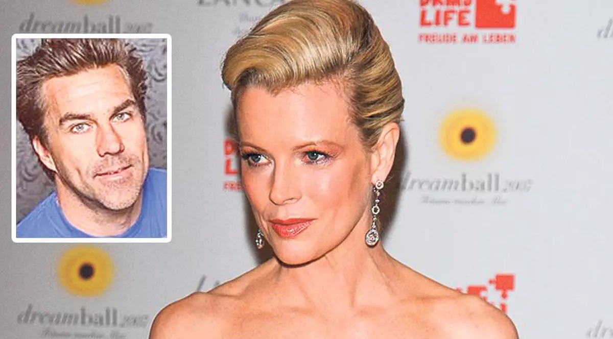 Și-a lăsat și părul, și inima în grija hair-stylistului ei | Kim Basinger a trecut în sfârşit peste divorţul de Alec Baldwin